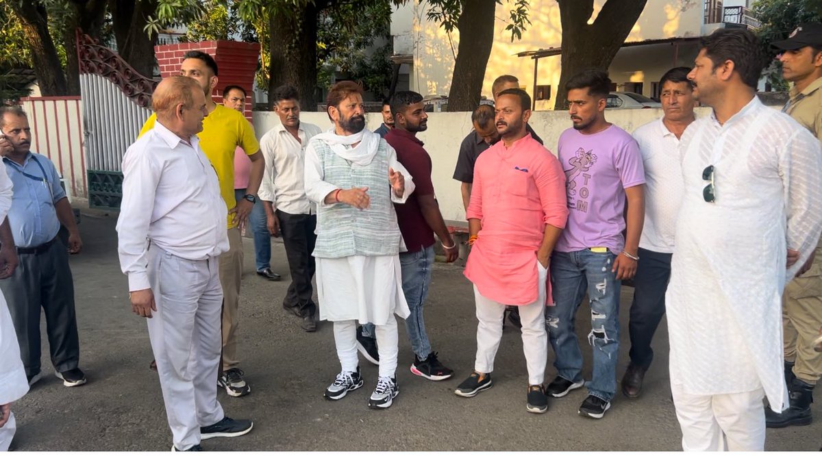 SumeetMagotra's tweet image. कठुआ में चो.लाल सिंह जी के साथ कार्यकर्ताओं सहित महत्वपूर्ण बैठक हुई !
#ChLalSingh
#JaiCongress