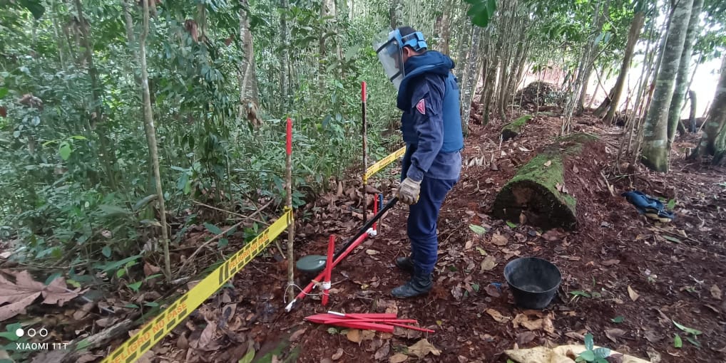 diarioelfrente's tweet photo. #Santander | Dos artefactos explosivos fueron destruidos por medio de labores de desminado manual por soldados del Batallón de Ingenieros de Desminado Humanitario N°3 permitiendo que pobladores del área rural de Matanza y El Playón puedan transitar por esos territorios. https://t.co/V8YcIdyC3n