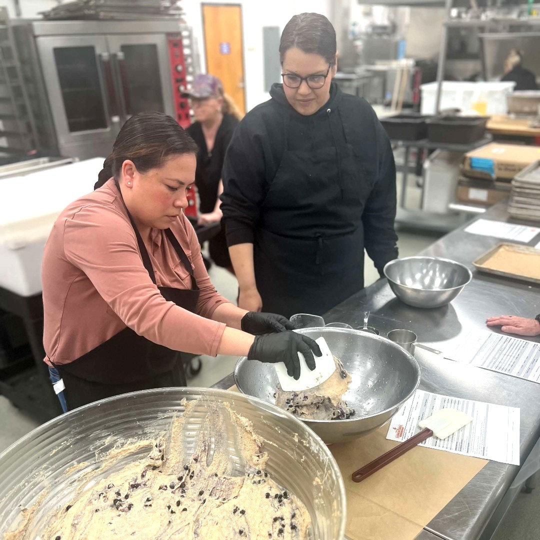 ChefAnnFnd's tweet image. Our ops team collaborated with three HSFP pre-apprentices at @PasoSchools in central California to provide technical assistance around #ScratchCooking. Together, they prepared 100 servings of blueberry sheet pan pancakes and discussed their experiences in the program thus far.