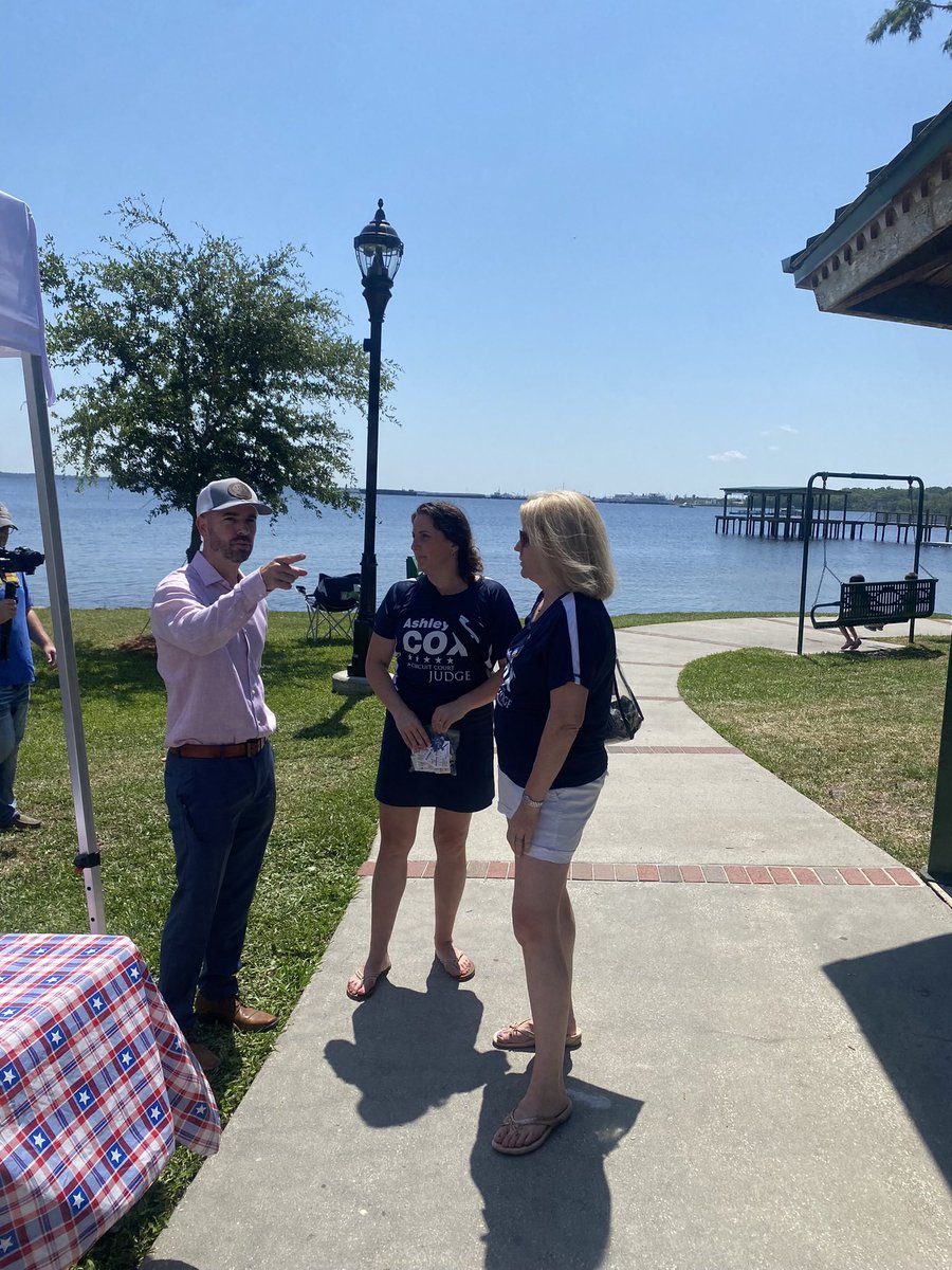 TeamHill84's tweet image. Alex and Ashley Cox hitting up riverfest in gcs!
#greencovesprings #riverfest