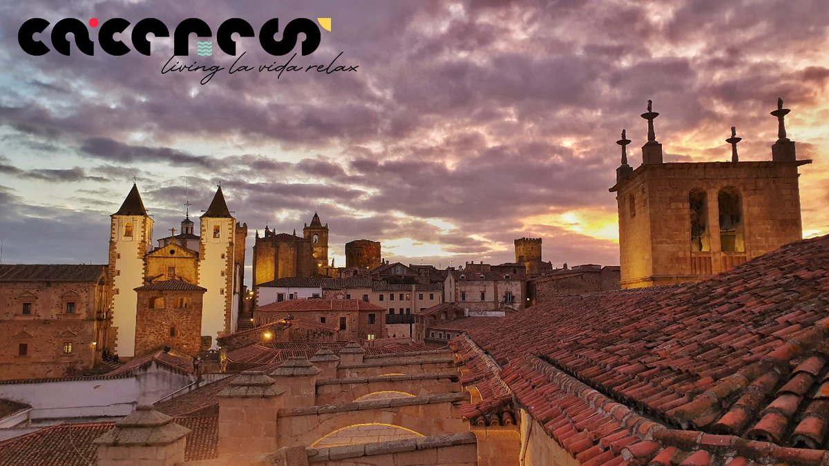 ✅ En la Ciudad Monumental de #Cáceres se respira calma, #PatrimoniodelaHumanidad donde el tiempo y sus visitantes no corren, recorren sin prisa las calles que susurran la historia desde hace siglos.

Cáceres, #livinglavidarelax
@DiputacionCC
@extremadura_tur
@VisitCaceres