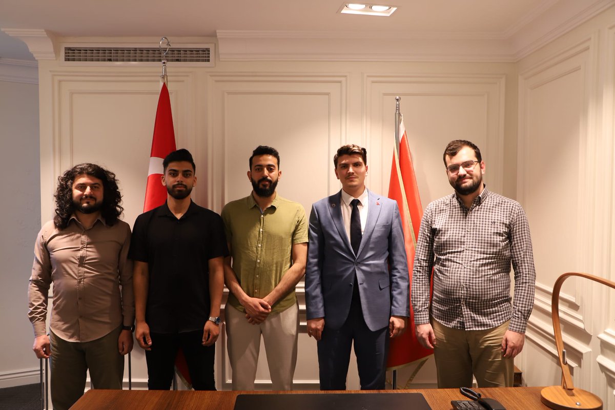 Genel Merkez Gençlik Kolları Başkan Yardımcımız Mehmed Zahid Maden, Filistinli Öğrenciler Birliği Genel Sektreteri Ebu Ömer ile görüştü. Görüşmede Türkiye'de eğitim gören Filistinli öğrencilerin yaşadıkları problemler ve çözüm yolları konuşuldu.
