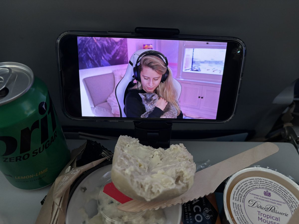 Thank you <a href="/NoisyButters/">⭐️ butters 🍜</a> for getting me through a 10 hour flight to Mexico 🤣

TB to dark matter grind! 😍