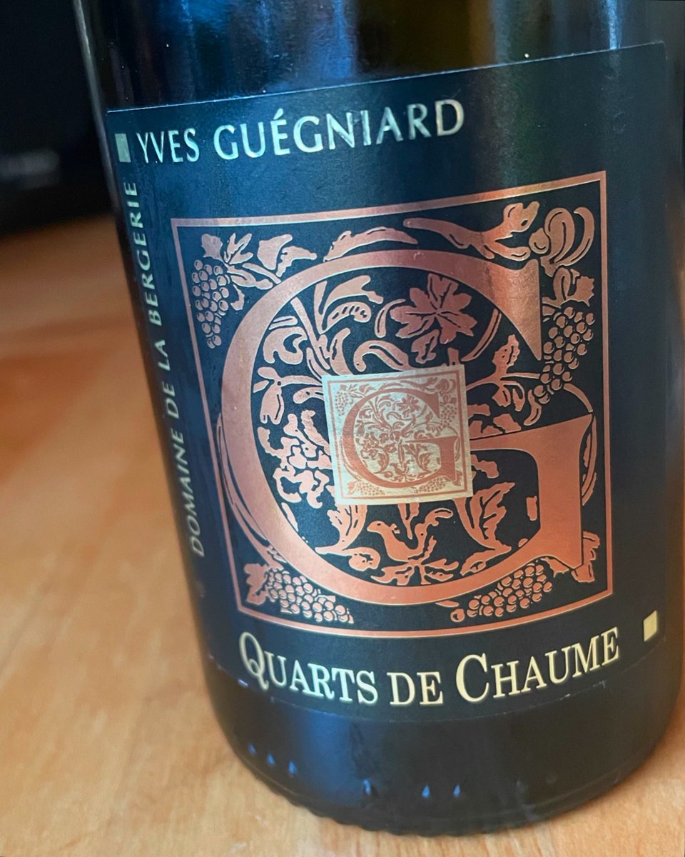 It’s another moelleux Monday. But seriously, who comes to the Loire and brings their own wine with them? Errr… me. Tonight, the 2009 Quarts de Chaume from Domaine de la Bergerie. #bergerie #domainedelabergerie #quartsdechaume #loire #loire2009 #wine