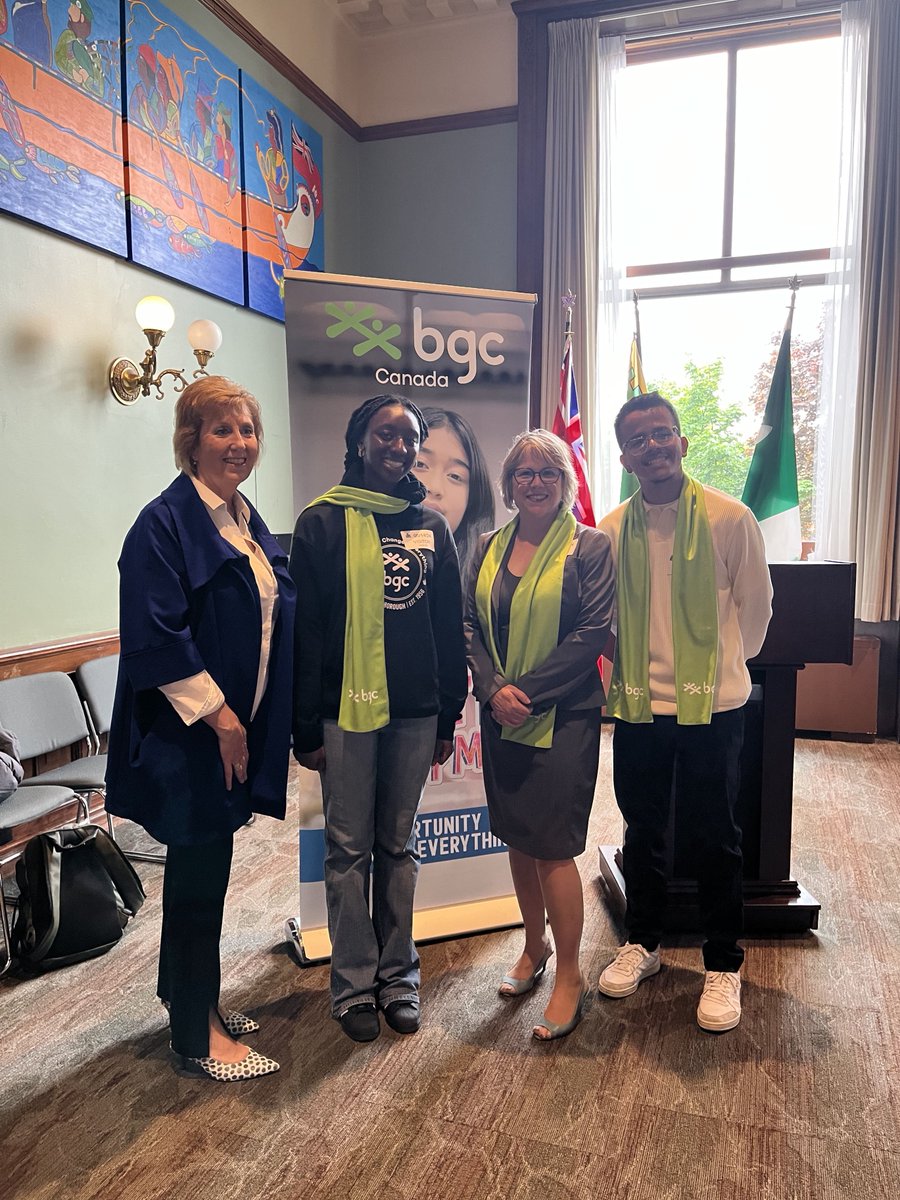 Our Executive Director was pleased to join BGC Canada and other BGC colleagues at Queen's Park to talk about the importance of support programs for children and youth. Special thank you to @LaurieScottPC and the officials who took time to learn about the needs we are facing.