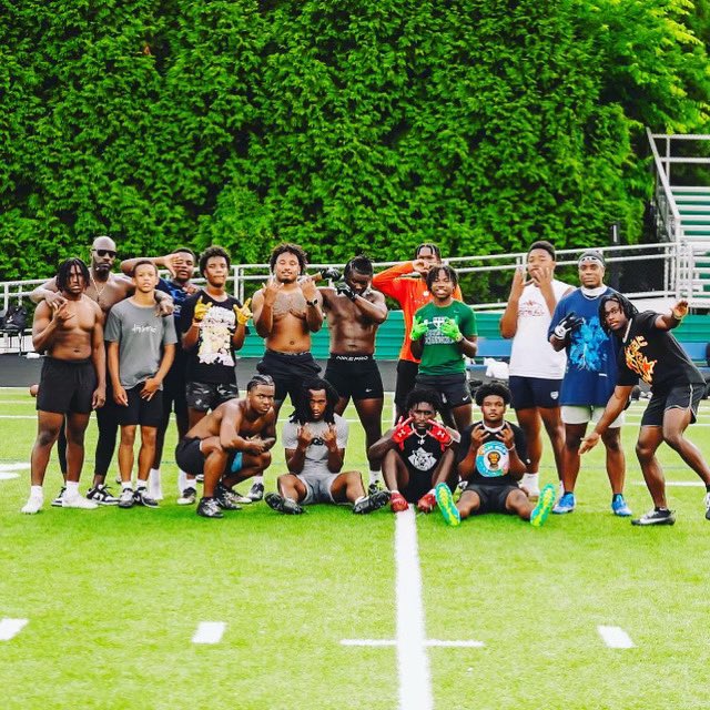 WaliRainer's tweet photo. “Nobody will fall ‘cause everyone will be each others crutches I hope you  choose to listen, I drop jewels, bust it ⚡️These are the rules I follow in my life, you got to love it”  JayZ- 

W- ENERGY, True and Authentic. US NEVER THEM— TESHARD 🤞🏾👑#KINGDOM https://t.co/vaLD5G4e7v