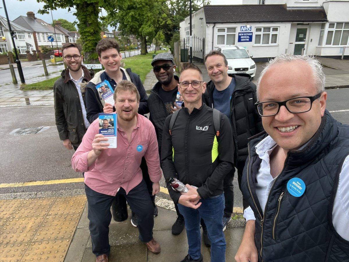 A cracking Bank Holiday out campaigning for @louie_french’s re-election, and for @CharlieJSDavis to join him in standing up for SE London in Westminster! Plus rain most definitely did not stop play on the #TeamRoger by-election campaign trail ☔️🚀🚀🚀