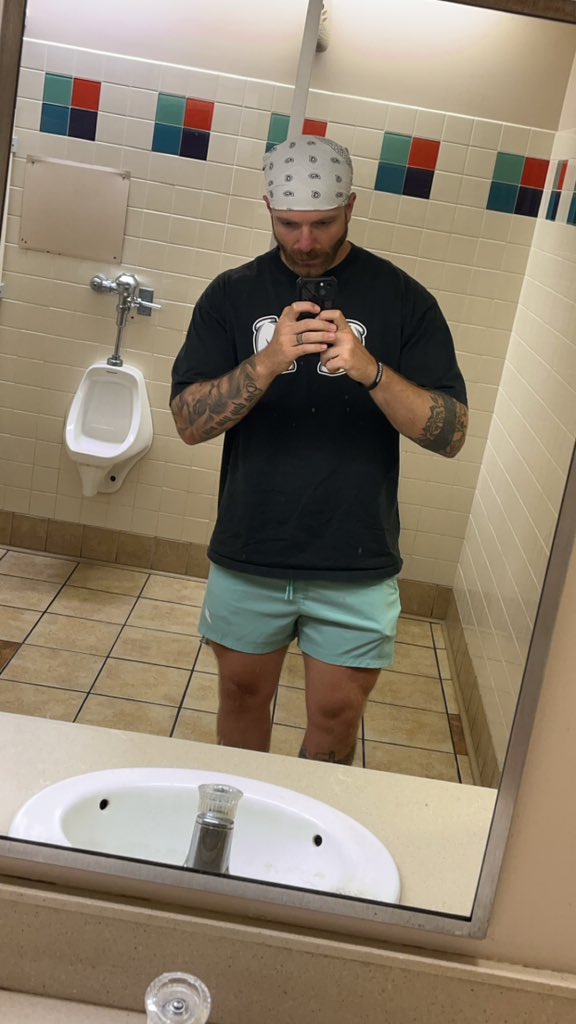 rooftoprandy_'s tweet image. It’s called drip Karen #reptheset