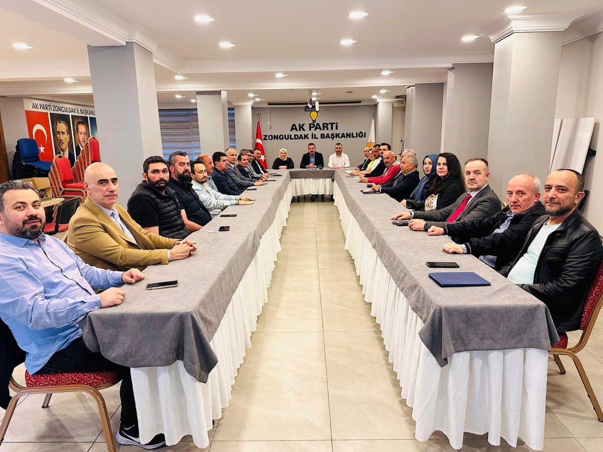 Haftalık olağan il yönetim kurulu toplantımızı gerçekleştirdik. Toplantımızın ve aldığımız kararların hayırlara vesile olmasını dilerim. @aysekesir @AKKADINGM @ak_kadin_67