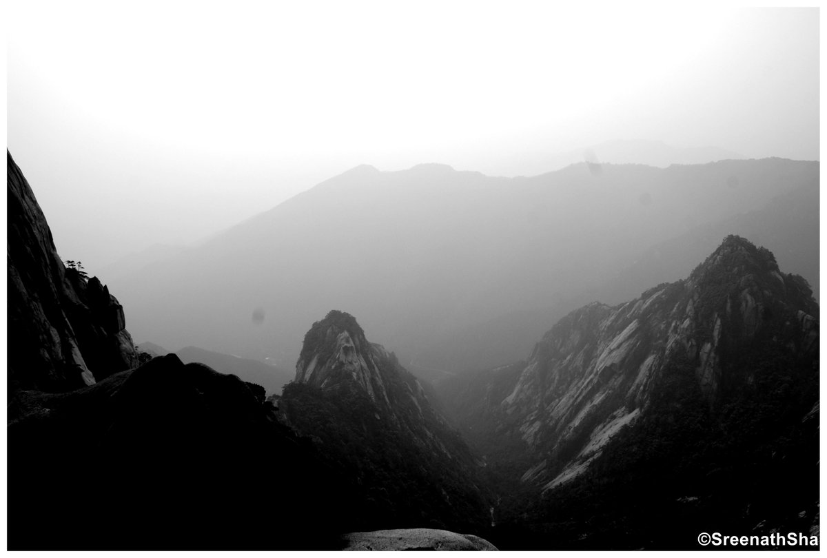 @MrWhoCapture @earthcurated @earth @NatGeoPhotos @ithefelizer @Lightroom The stunning Yellow Mountain ranges of #Anhui #China #Asia #photography