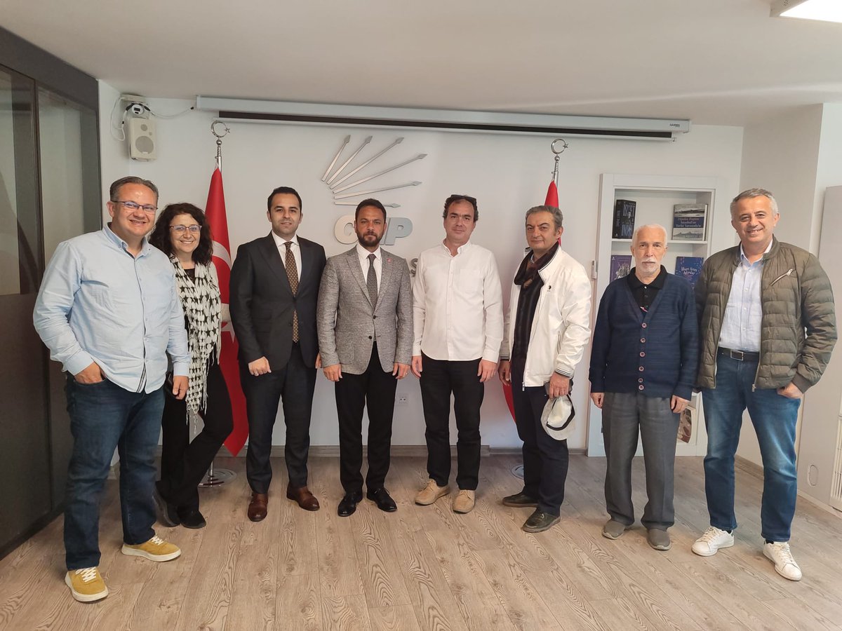 YesilYamac's tweet photo. Üsküdar İlçe Başkanı Sn. @caglaratalar Beyefendi ve ekibini ziyaret ederek, hayırlı olsun dileklerimizi ilettik. Misafirperverlikleri, yaşadığımız sürecin en başından itibaren yanımızda içtenlikle oldukları ve verdikleri destek için teşekkür ederiz. 🫶🏻 https://t.co/uR0BQEnSys