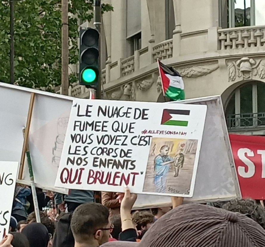 sudeducparis's tweet photo. 🇵🇸Des milliers de personnes réunies a Saint Augustin, puis énorme cortège vers Saint Lazare !
Rafah, Gaza, Paris est avec toi 🇵🇸

En parallèle la conférence a Paris Dauphine co-organisée par @SudEducDauphine a été un succès malgré les pressions et les intimidations.  ✌️ https://t.co/BDlgxPkM8c
