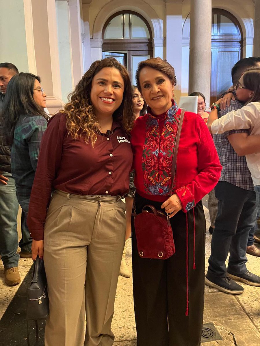 MiguelLoFarias's tweet photo. Caty Monreal trae mano suave, de buena política… su arena es reconciliar y sumar a figuras que en su partido le han dado votos.

Dolores Padierna va por una diputación federal y no se le puede negar su papel influyente en la Cuauhtemoc.

A Caty se le da muy bien eso de hacer gobierno pero, sobre todo, curando “raspones” y alimentando empatías.
Lo dicho: "hija de tigre..."
