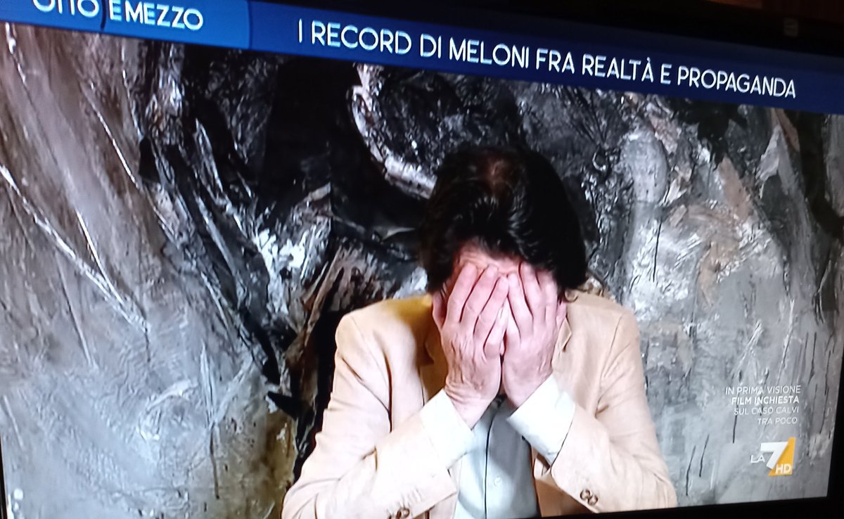 Ritratto di Cacciari che sta ascoltando la Bolloli mentre parla del #premierato 

#ottoemezzo #MELONI_CHE_SQUALLORE #MeloniTornaACasa
