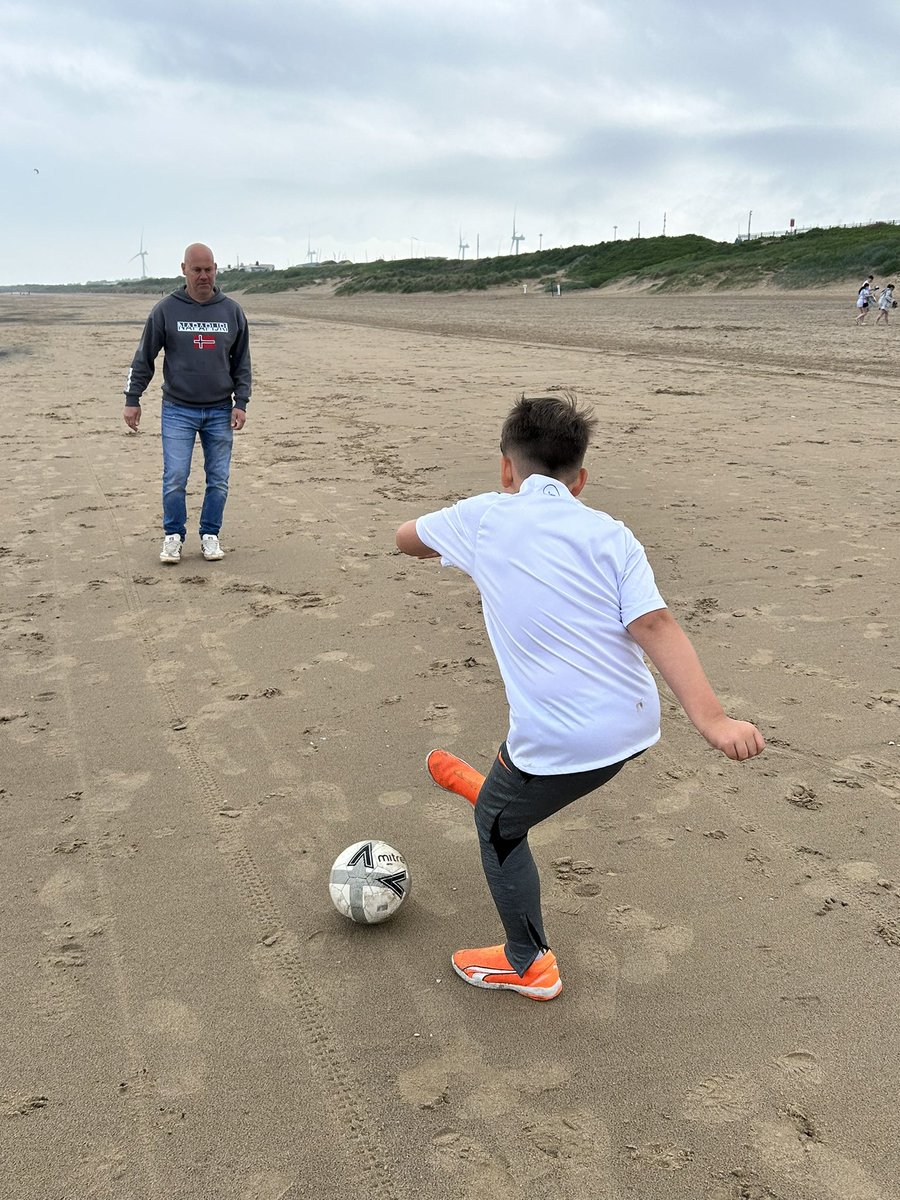 SeagraveFiona's tweet image. Seaside fun for Noah &amp;amp; Jaxon for half term #healthyselfie @staynorHprimary  @MrJeff85