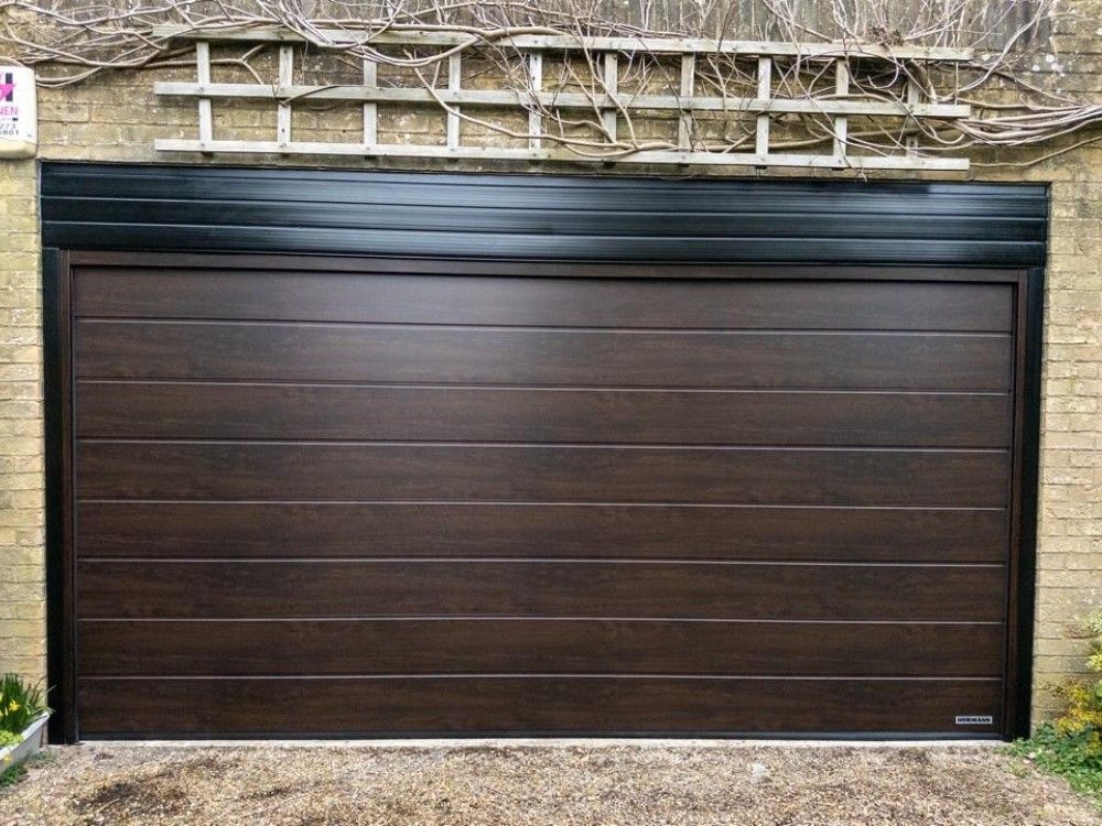 SEGARAGE's tweet photo. 🅿️ Parking issue resolved: Parking is very difficult to come by in #Lewes. With this driveway being a little short, it meant our customer had to park partially on the road to allow space for the old door to open. 

💡 Our #garagedoor solution... https://t.co/PR0tBVBorp https://t.co/E5RaGnlP72