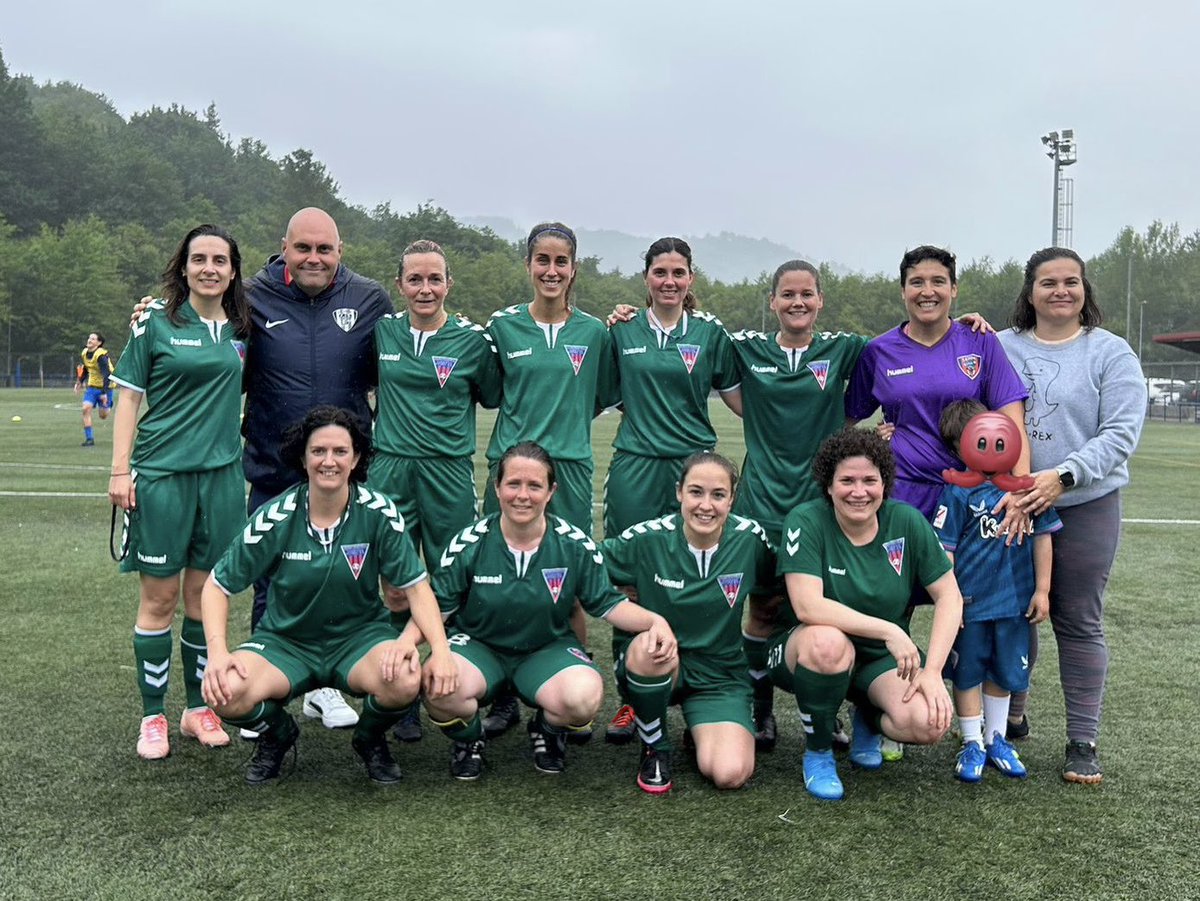 🥈 El equipo de veteranas logra un disputado segundo puesto! 

Amorebieta 1️⃣ - 4️⃣ Leioako 

⚽️ Diana x2, Ainhoa, Esti 

🔹 A pesar de la victoria el Indartsu gana la liga por la diferencia de goles 

#AupaLeioaBETI 💙❤️ #AupaLeioako