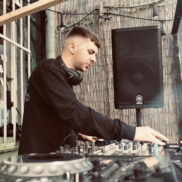 AltiusSounds's tweet image. Bournemouth based rising star DJ and producer Laney makes his debut on Altius Sounds with the two-sided single “Kung Fu Minimalistic / Jungle Techno”. 🥋🌴

Exclusive to Beatport &amp;amp; Spotify 07/06/24