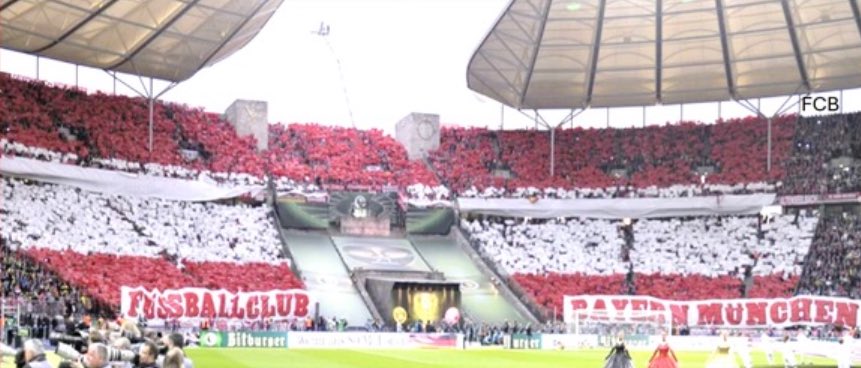 KK__1904's tweet photo. „Wow, was eine mächtige Choreo am Marathontor. Krasses Ding.“

vs

„Bah geh mal weg wie peinlich ist das denn. Egal ob Marathontor.“ https://t.co/LZW9VGNsVq