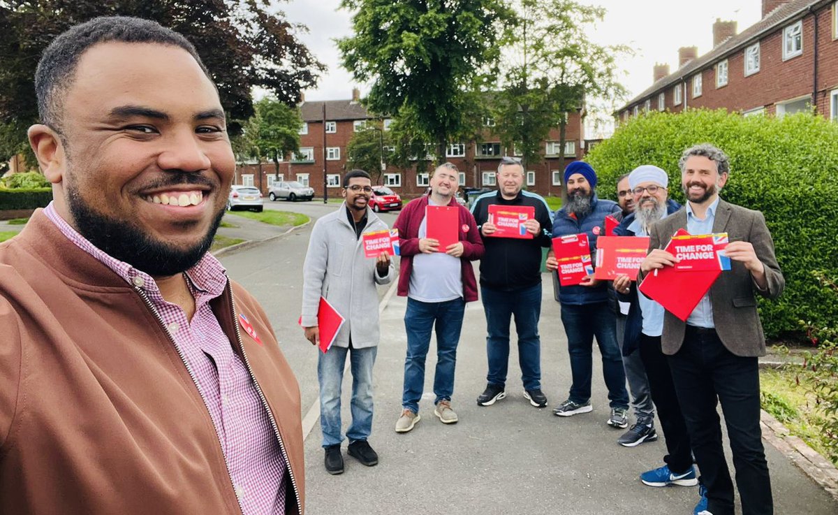 A solid team out tonight in Hateley Heath, getting 🌹Labour’s message out and its key pledges for Tipton & Wednesbury if elected on 4th July.⭐️ @SandwellLabour