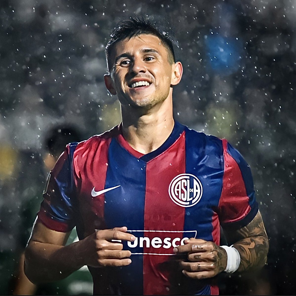 BREAKING: First Reported By: @RefuerzosCASLA, The Houston Dynamo 🇺🇸 are interested in San Lorenzo 🇦🇷 Striker Adam Bareiro 🇵🇾. It is also being reported that the player prioritizes a move to MLS over a move to River Plate 🇦🇷. Thoughts 🤔 ⬇️ #HolditDown #ContraTodos