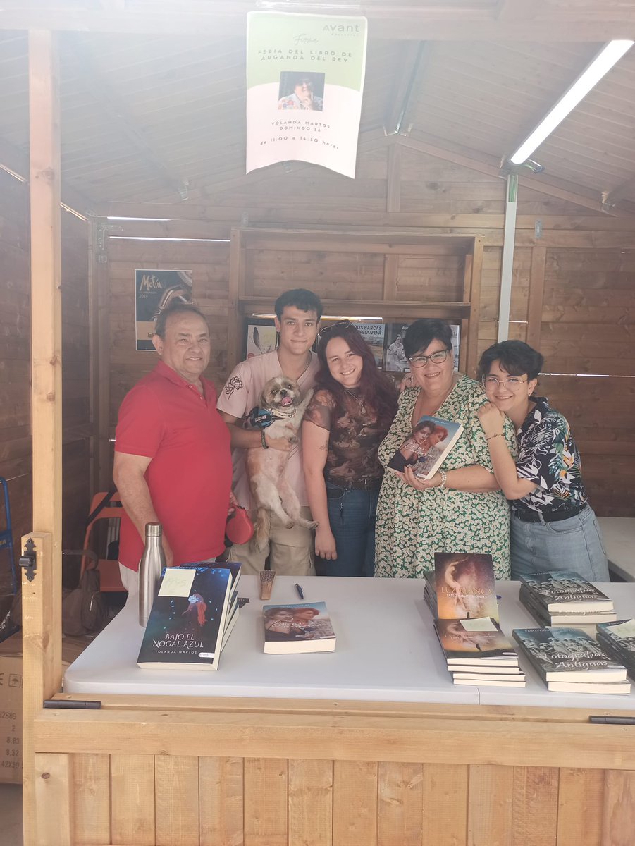 Nuestra escritora, Yolanda Martos en la Feria del libro de Arganda. ¡Enhorabuena, Yolanda! #feriadellibrodearganda #firmadelibros #Arganda #Novedades2024 #bibliobook #queleer #queleerenespañol #Libros #lecturas #lectores #bookgram #book #librosgram #leeresvivir
