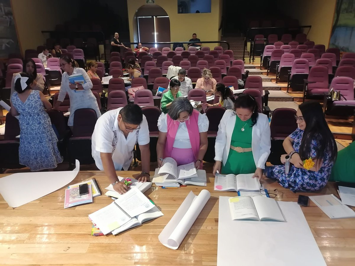 SREBVB08's tweet photo. Sesión de Comunidad de Aprendizaje entre DGEPREE, Supervisoras y Supervisores de Educación Preescolar y Enlaces Regionales para abordar las Orientaciones para el desarrollo de la Séptima Sesión de #CTE y #TIFCD. ✍️🏨
#SREBVB
@arturougaldea_
@SEB_Edomex
@SeducEdoMex https://t.co/0RZT3vQGKb