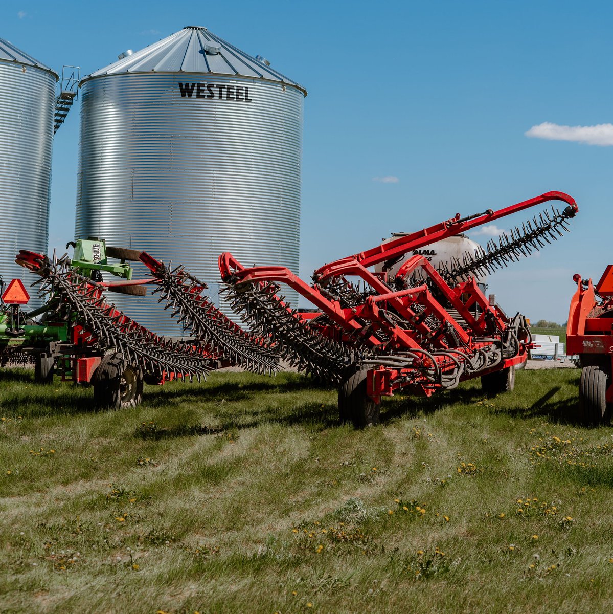 Wet ground that needs to get planted? The @RiteWayMfgCo Rotary Harrows are great help to dry land out. We have the 45' & 60' Rotary Harrows available for rent. Call or msg 204-825-0170 to book. #cdnag #mbag #agrental #equipmentrental #flamanrentals #westcdnag #rotaryharrow