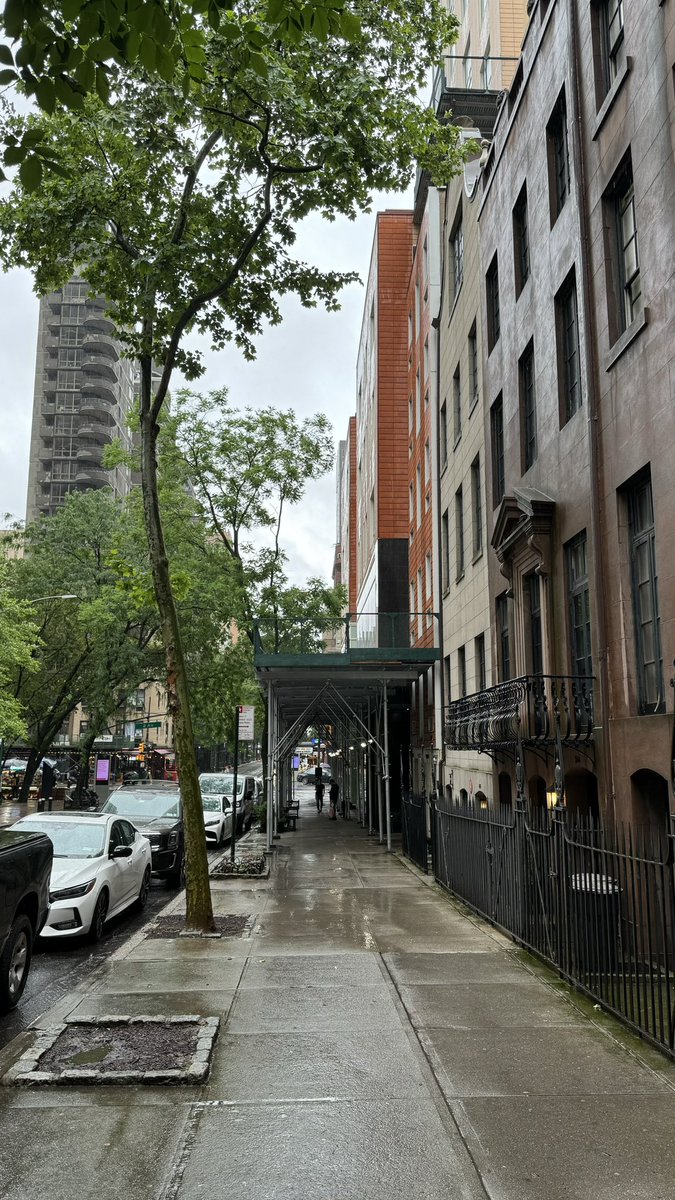 cantabip's tweet photo. Outside Stephen Sondheim’s apartment in New York City on a rainy Memorial Day, paying homage to the great man. Photo of red plaque, recently installed @SondheimSociety @craigglenday https://t.co/ttzNZ6Kuz3