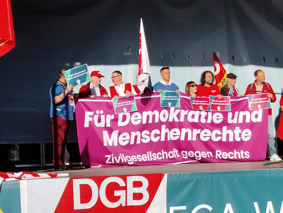 Chaque année maintenant depuis 10 ans, le #DGB et la #CGT Alsace commémorent ensemble la victoire sur « nazisme » et « fascisme ». 
Cette journée s’est conclue par une manifestation dans les rues de DARMSTADT (plus de 1000) avec un #meeting commun à l’ensemble des organisations.