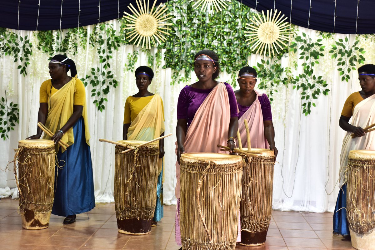 RwinkwavuO's tweet photo. None mu Bitaro bya @RwinkwavuO kubufatanye na @PIH_Rwanda hizihijwe umunsi mpuzamahanga w' abaforomo/kazi. Bashimiwe ubwitange bakorana umwuga wabo basabwa gukomeza kurushaho kuwunoza.@KayonzaDistrict @RwandaHealth https://t.co/supsVdkjZG