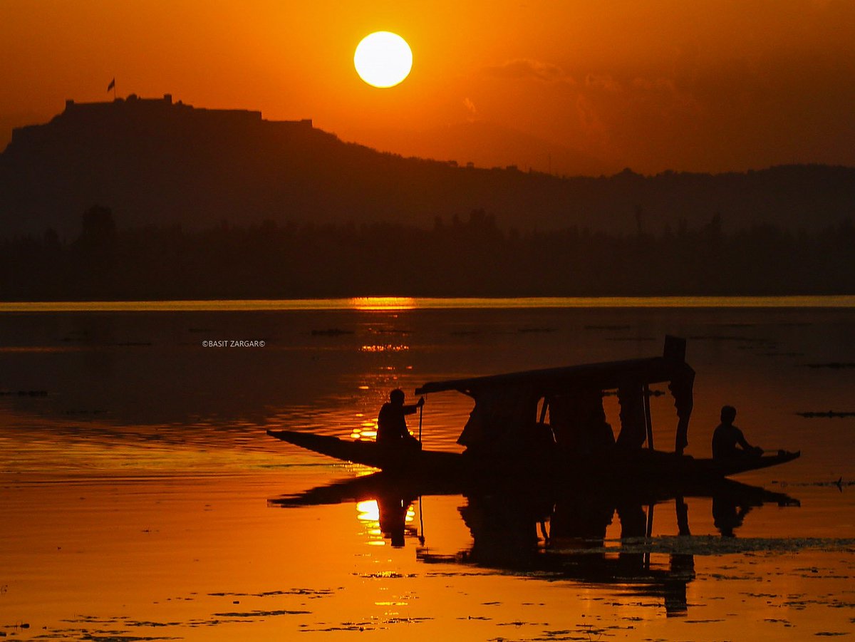 Beauty of sunset at Dal lake, Srinagar