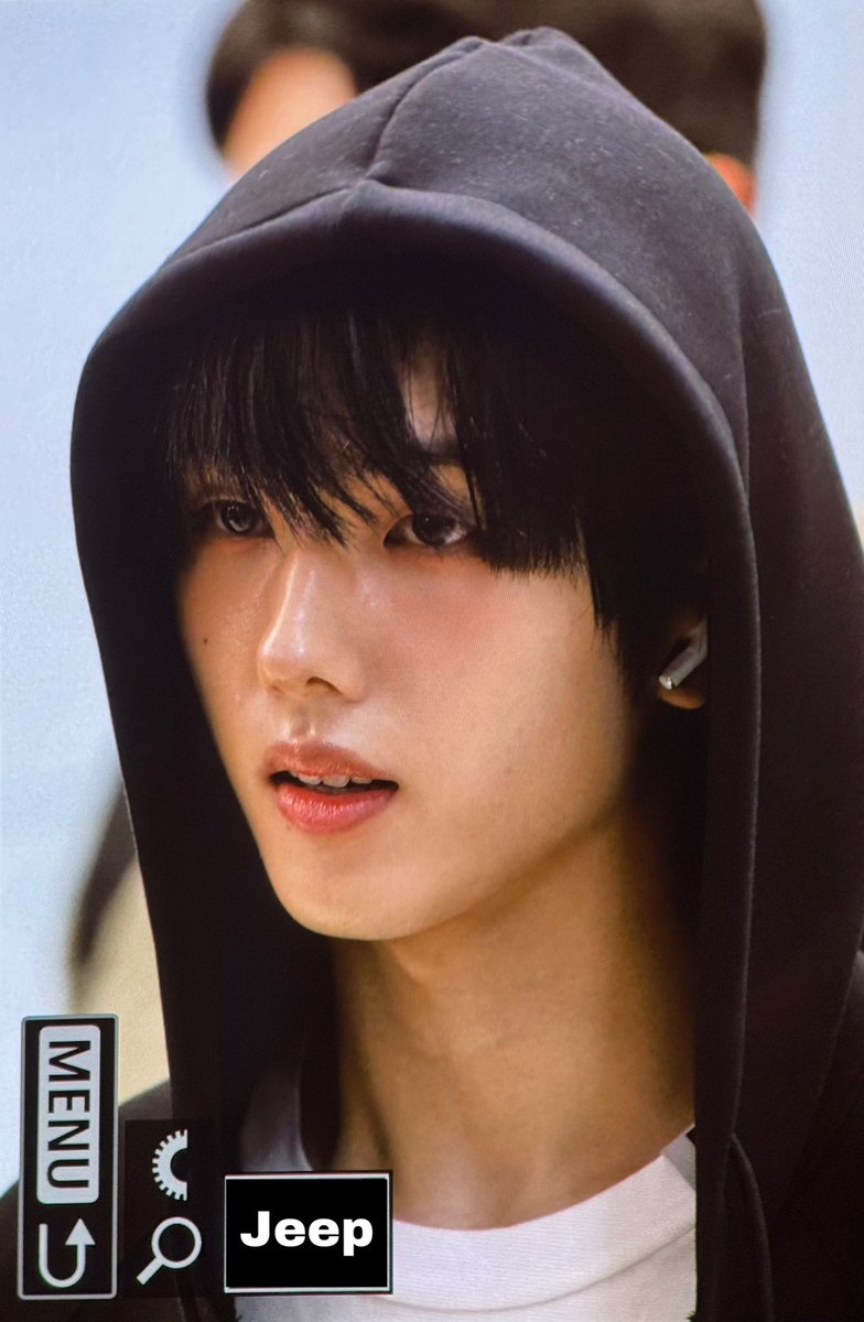 Jeep0205_'s tweet image. 240527 GMP 입국 PRE #지성

수고했어💚

#NCT #NCTDREAM #JISUNG #지성 #チソン