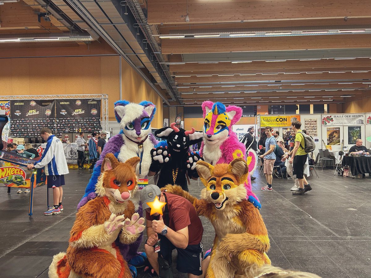Crait_rat's tweet photo. More pictures from Saturday!

#Acc #comiccon #furry #furryfandom #fursuit https://t.co/AuA8Xr3NGz