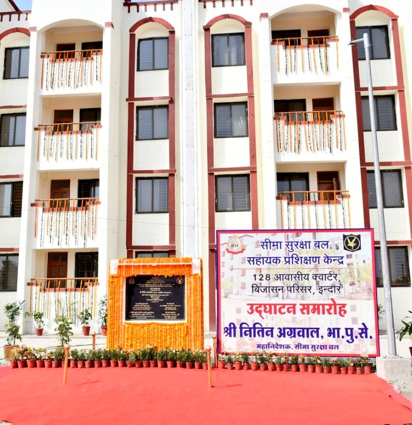 BSF_STC_Indore's tweet photo. 128 Nos Government Quarters E- Inaugurated

Sh Nitin Agrawal, DG BSF graced the occasion as Chief Guest &amp; E- Inaugurated Type II, III, IV &amp; V Govt residential quarters at STC Indore campus in which senior officers from FHQ, field formations &amp; CPWD participated.

#BSF
#JaiHind https://t.co/SQQx90JbH3