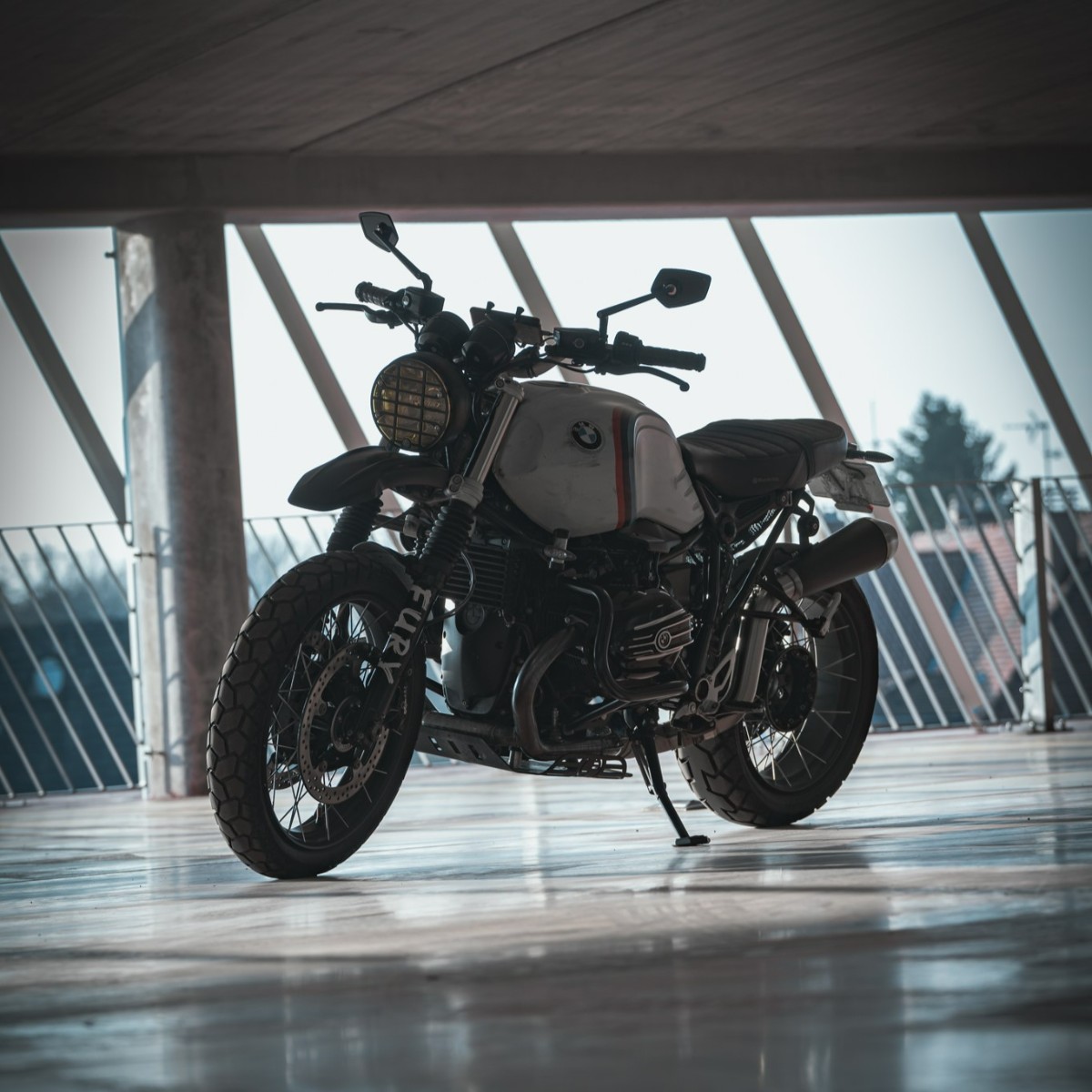 This month's #UserStoryOfTheMonth is about Enrico!🤘 He is living the dream and combines his two favourite things: photography and motorbikes. Always in focus is his dream bike, the #RnineTScrambler.🏞️ 📸: gentlemans_bikes(IG) #MakeLifeARide #Soulfuel #CustomBike #BMWMotorrad