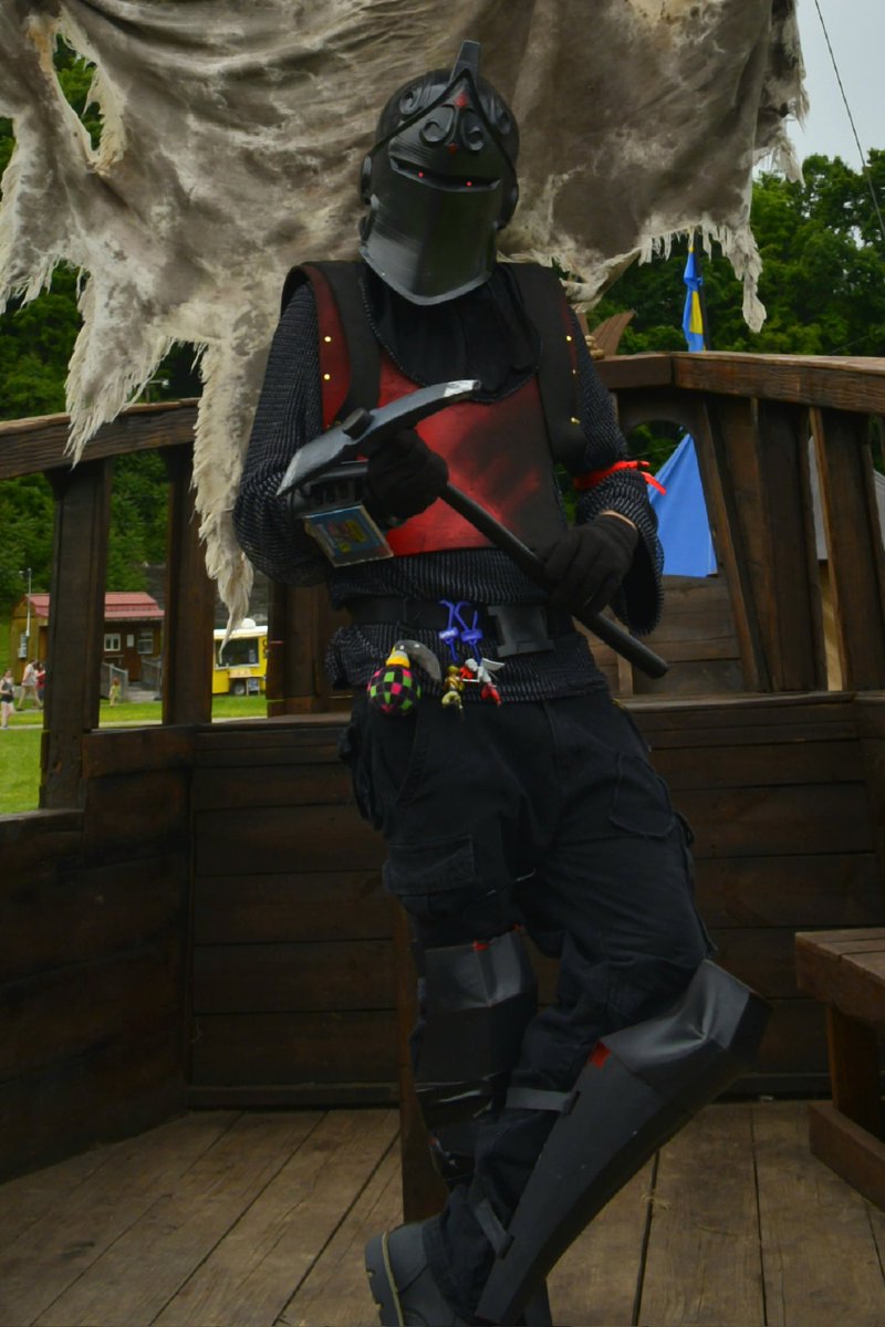 Famous_player_'s tweet image. Hey Pirate babes, bro has RIZZ now! @FortniteGame #fortniteIRL
Throwback to Season 8

Please share this around! 🙏