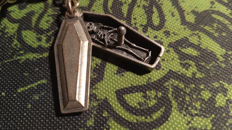 Το γραφείο μας «Ο αγύριστος» σας κάνει δώρο με κάθε υπηρεσία αυτό το μοναδικό μπρελόκ …