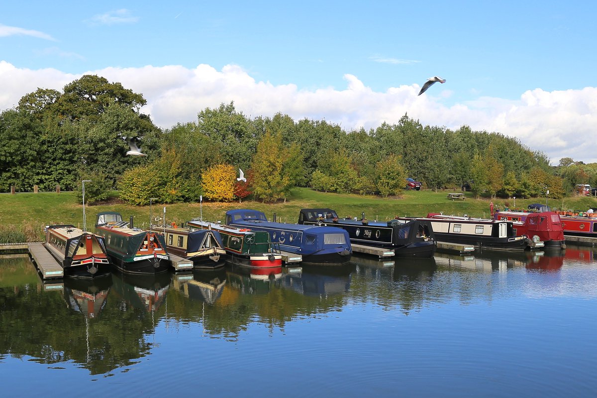 It's #BoatFireSafety Week!

Remember to maintain your engines and store any fuel safely. If a fire breaks out then get out, stay out and call 999.

The boat safety scheme offers plenty of additional advice: ow.ly/HnCO50Jm04z

#OneTeamForBerkshire