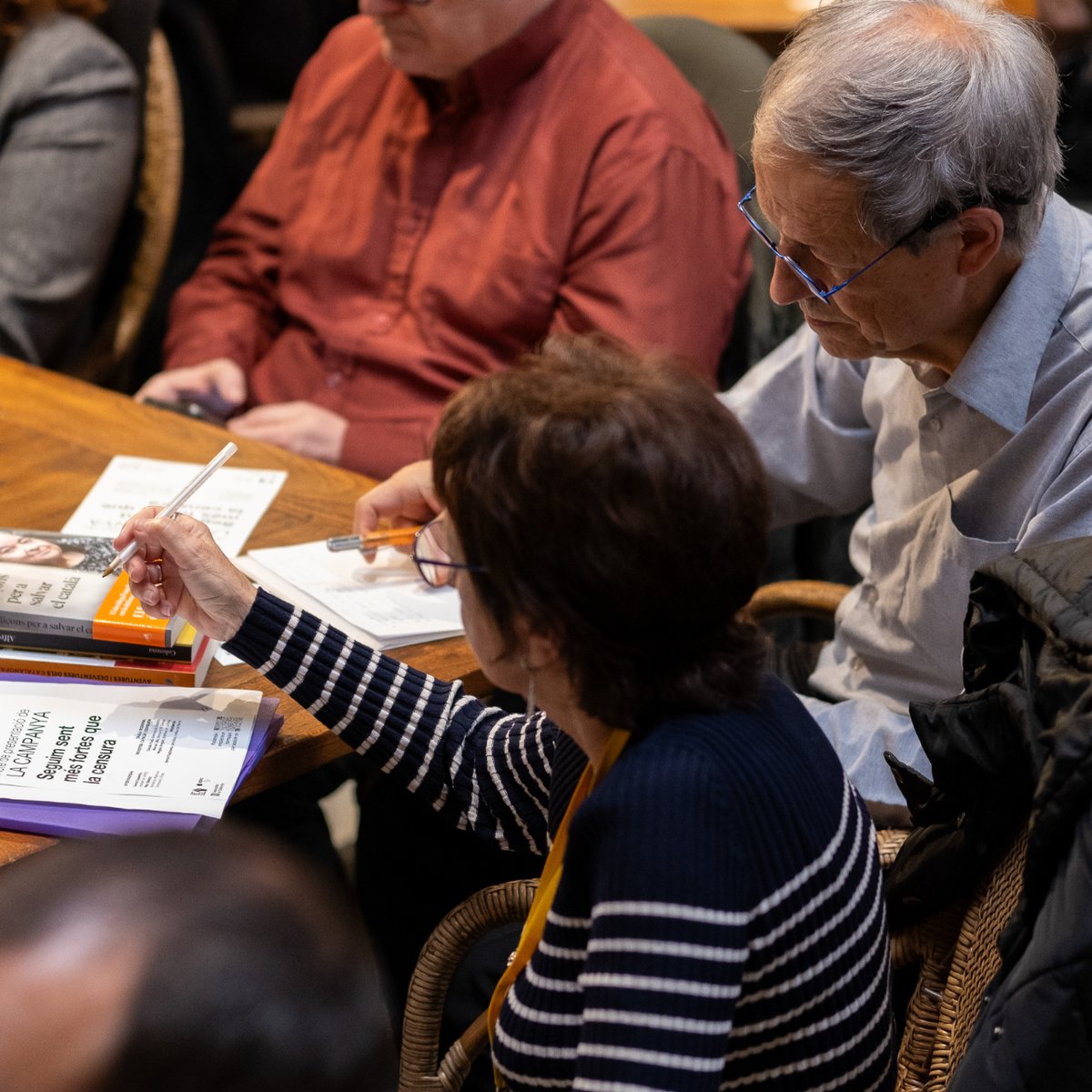 Garantir l'accés al coneixement en la nostra llengua és una feina que s'ha tornat imprescindible i les revistes representen la diversitat que existeix als PPCC. Participa en #seguimsentmésfortesquelacensura i fes arribar les #revistesencatalà a tot arreu! noalacensura.cat