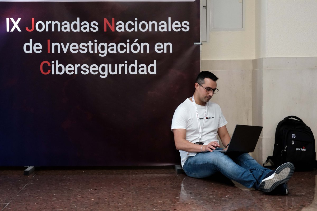 Universidad de Sevilla tweet media