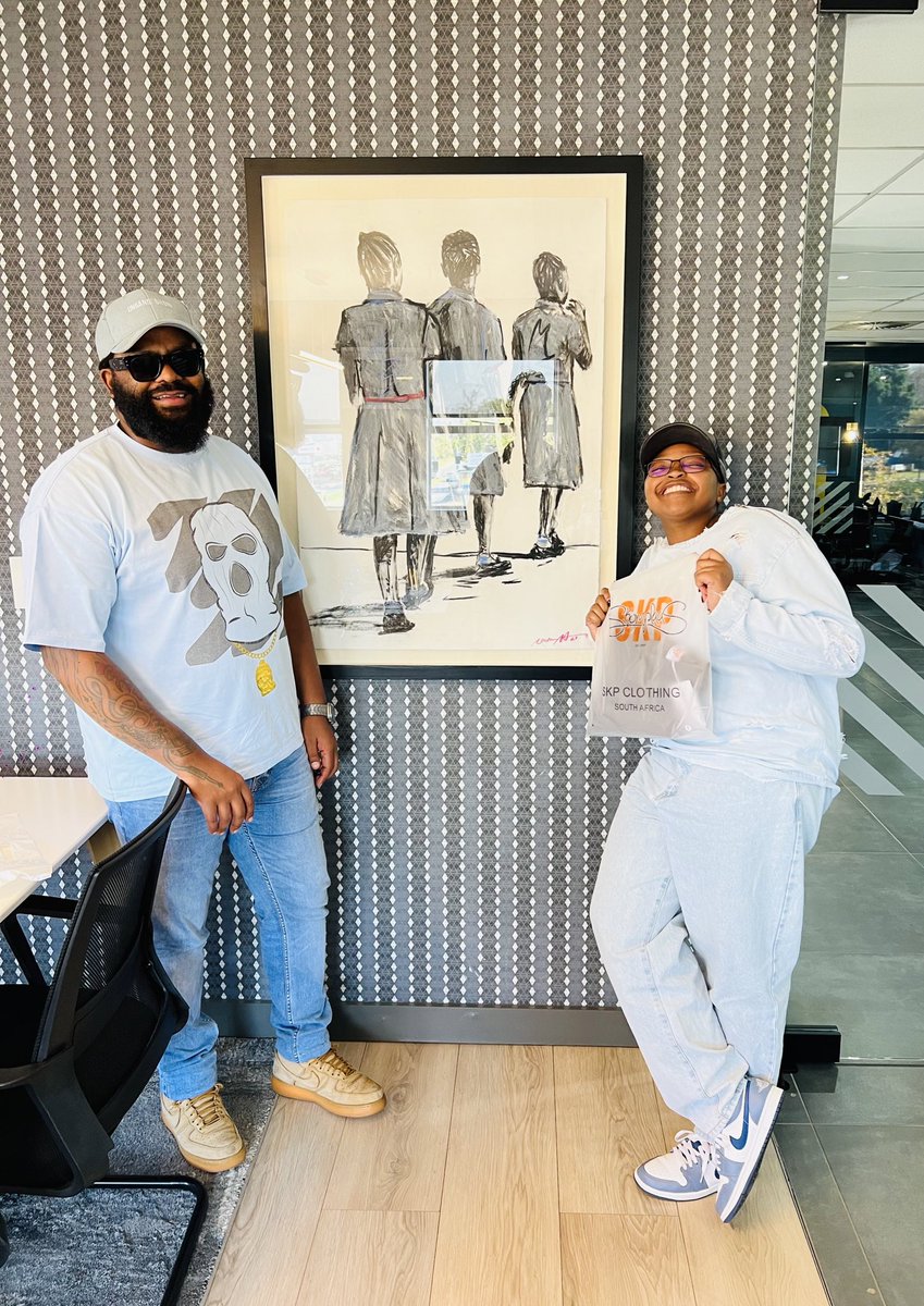 Ngezi_Skomplaas's tweet photo. First time I saw the name @DumaCollective I thought it’s a clothing brand 😅 until I watched her Interview on #PopcornAndCheese and I immediately knew I would like to work with the agency, story for another day. 

S/O @Robot_Boii got to deliver and meet @sibumabena last week 🙏🏽 https://t.co/ziNPLz2ni3