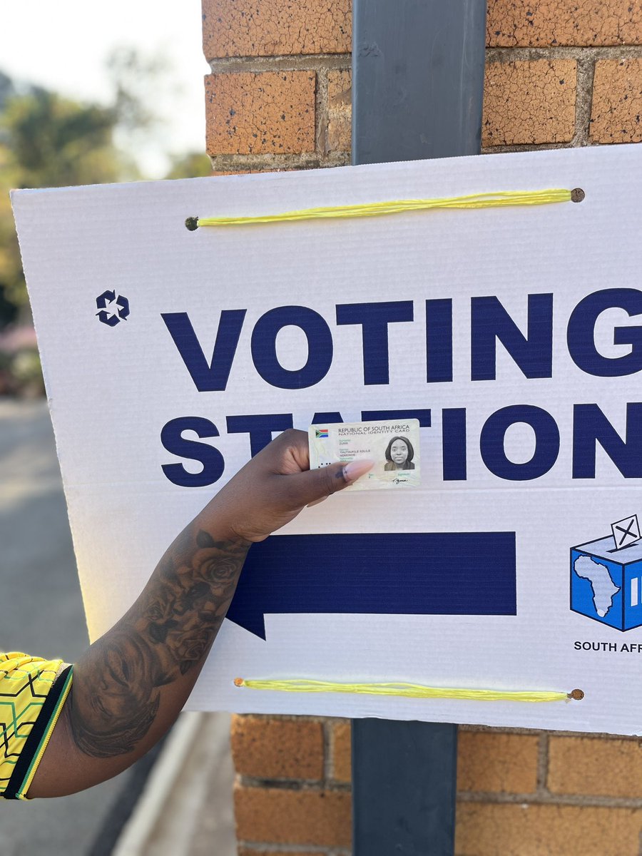 I voted @MYANC to defend the democratic gains such as transformation policies, women emancipation, NHI, social security, like grants and RDP’s, free education from grade 0 to degree, the SANDF National Youth Service, ARV’s, Freedom for the Palestine people etc!! #VoteANC 🖤💛💚