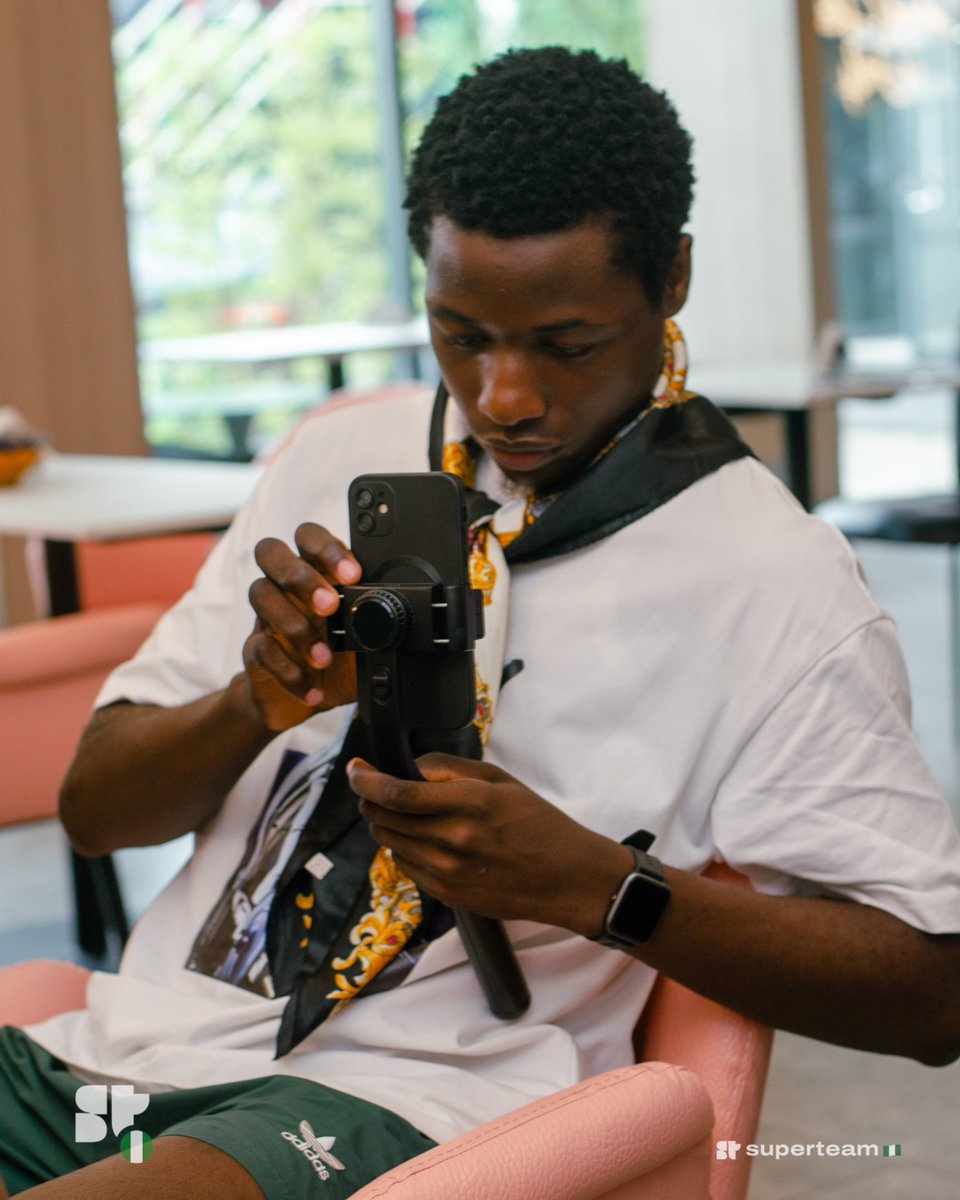 inithecreator's tweet photo. From framing to being framed. @SuperteamNG did a thing and I'm grateful for the opportunity.
A big shoutout to @Adedamolajoke 😊

#SuperteamNGDesignersHangout #SuperteamNGDesigners https://t.co/IQqyvRmvDU