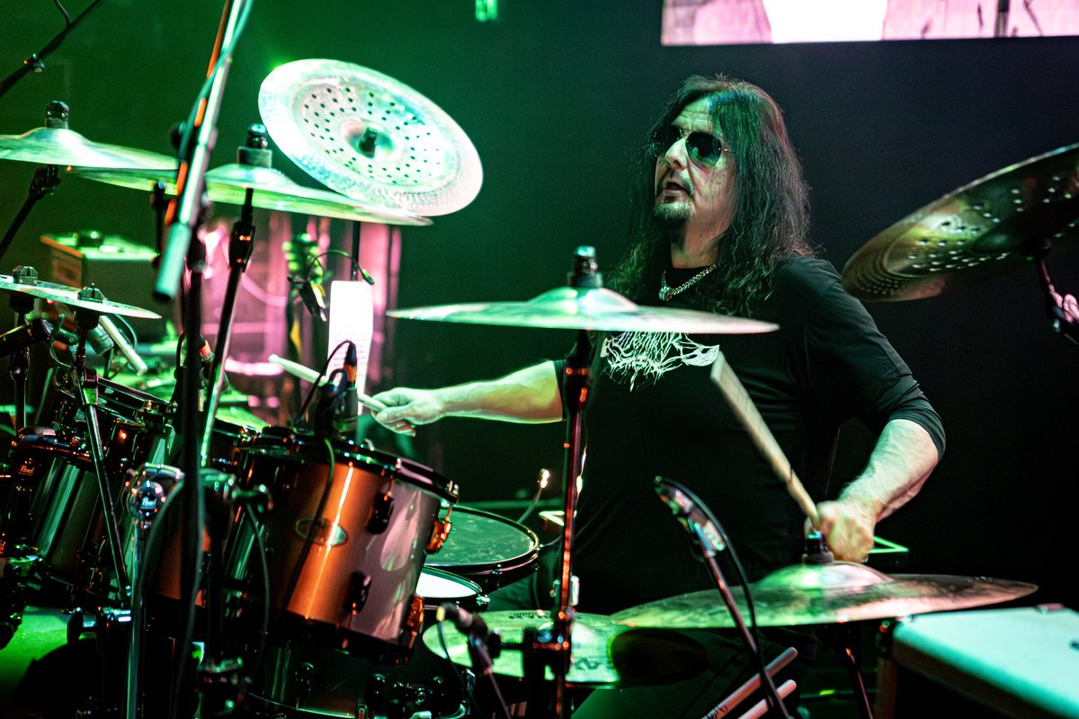 Warming up and Playing @bearmccreary ’s new record “The Singularity” Live in Los Angeles, May 12 2024 🤘🤘🤘 📸 Dave Blass Photography #genehoglan #dethklok #deathtoall #bearmccreary #darkangel #drums #drummers #theatomickclock #thesingularity