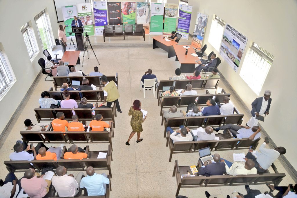 SEATINIUGANDA's tweet photo. Following today's engagement with the local leaders of Kamwenge district, they made commitments on nutrition by the which were received by the @upa_fns leadership among other distinguished members of parliament.
#NutritionWeek2024 #KnowWhatYouEat #BeyondTheTable https://t.co/d4efKl1IFz