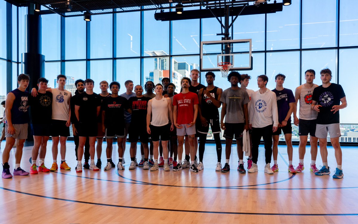 ILHoopProspects's tweet photo. A ton of competition, simplicity, and togetherness at our college runs downtown this weekend. It was great to see so many guys reconnect and share their experiences. Players from different levels, different schools, and different classes battled. Hoop is hoop. You love to see it https://t.co/iJWKSN2iq6