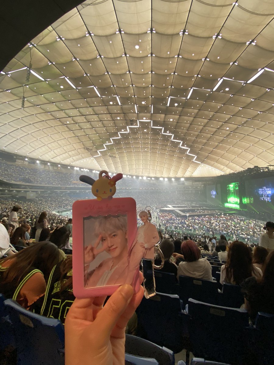 lavieeely's tweet photo. 첫 드림쇼3 인 도쿄돔 성공🥹💚

드림이 7년차에 더뷔하고 드디어 도쿄돔 단독 콘서트 성취했다🥹😭
SM rookies 부터 드림이 된같지 진짜 울 드림이 넘열십이했고 수고많았어요🥹 
큰 꿈이 이루했어 이제 새로운꿈이 다시 생겄네 다음에 드림이 인 stadion concert 갑시다🤟🏻💚😗 https://t.co/oVJJjqcNdo