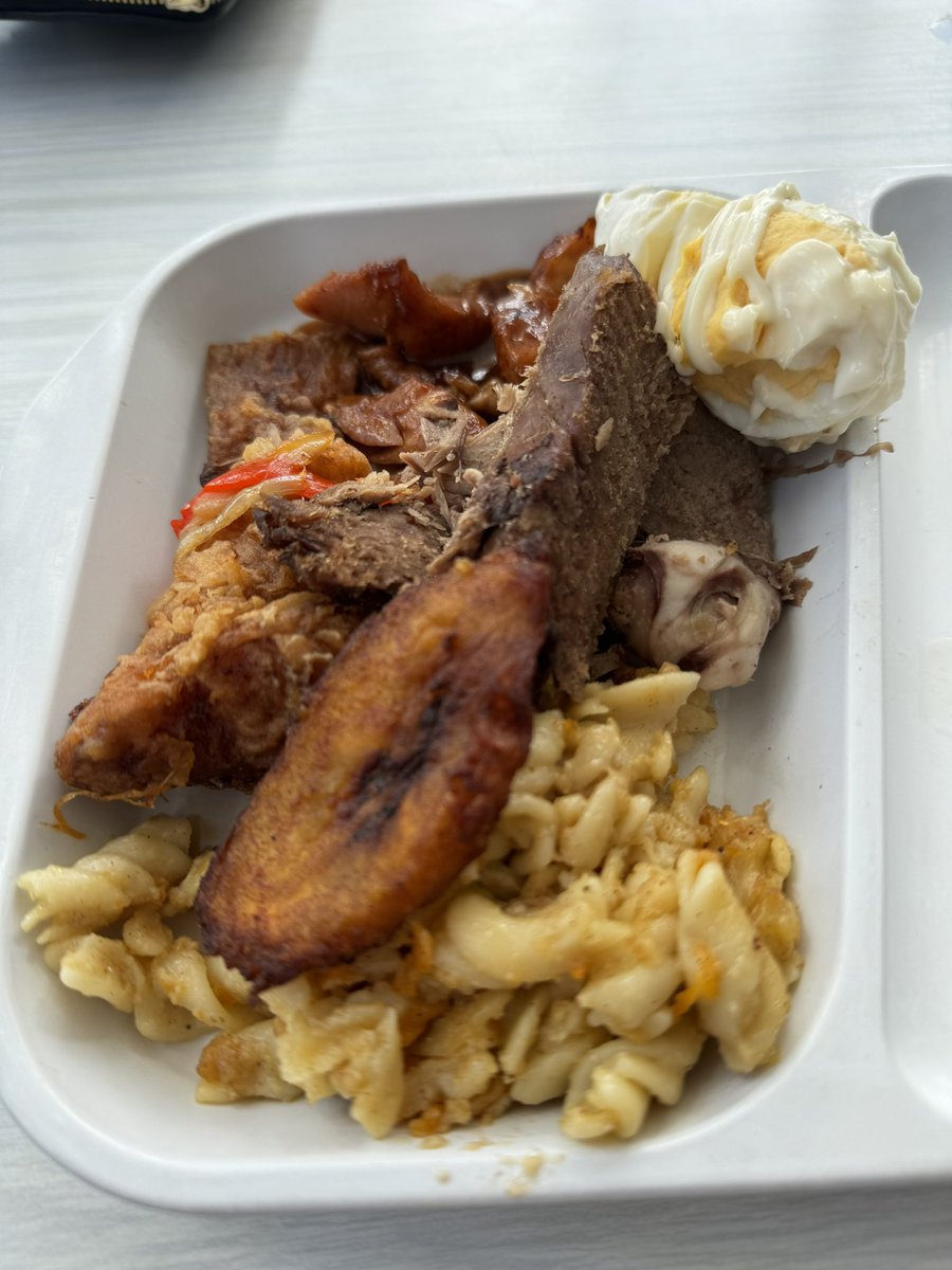 sachabroxbourne's tweet photo. Community Lunch for everyone! Yinka Sonubi works tirelessly to provide for families and children in the area. She never ceases to amaze me. What a star 🌟 🌟🌟 @yinkasonubi https://t.co/b4Tve25I3e