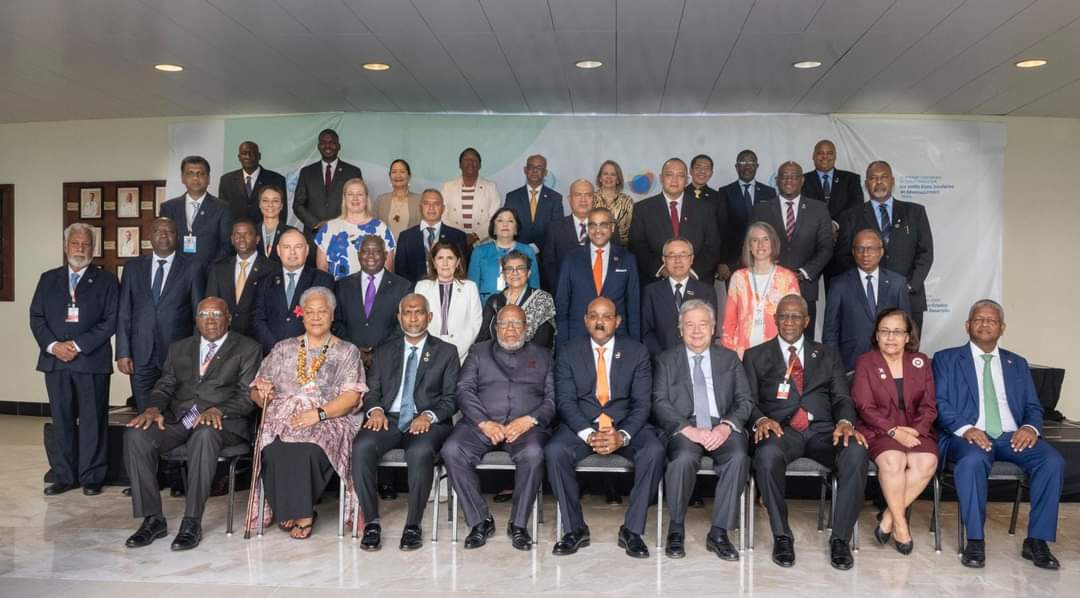 📌 Se inaugura la IV Conferencia Internacional de los Pequeños Estados Insulares en Desarrollo. El tema “Trazando el rumbo hacia una prosperidad resiliente”, marcará los debates y eventos paralelos que tendrán lugar en Antigua hasta el día 30 de mayo. 📸 UN Photo #SIDS4 🇺🇳